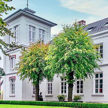 Een prachtig uitzicht vanuit het park, direct naast Café Gut Heidefeld.